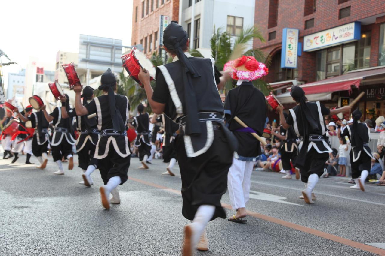 Hewitt Resort Naha Buitenkant foto Bon-odori in Tokyo