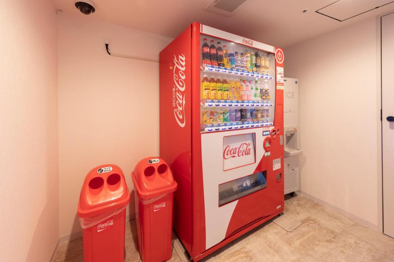 Hewitt Resort Naha Buitenkant foto A vending machine in Japan