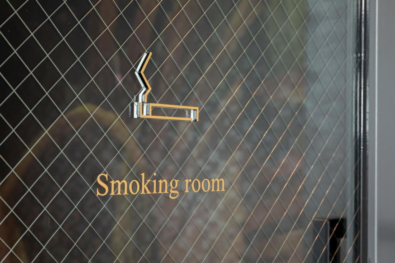 Hewitt Resort Naha Buitenkant foto Smoking room sign