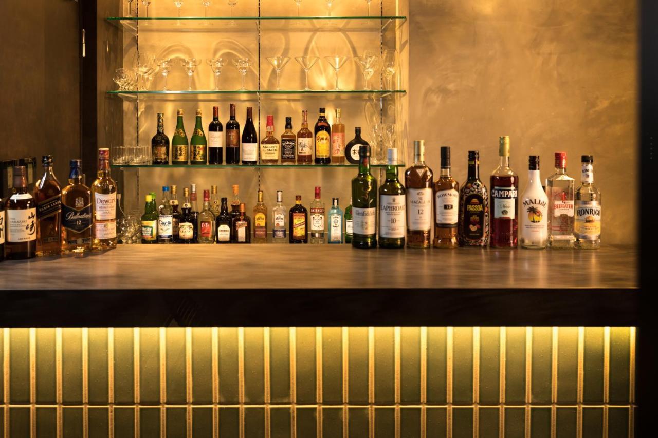 Hewitt Resort Naha Buitenkant foto A selection of Japanese whisky