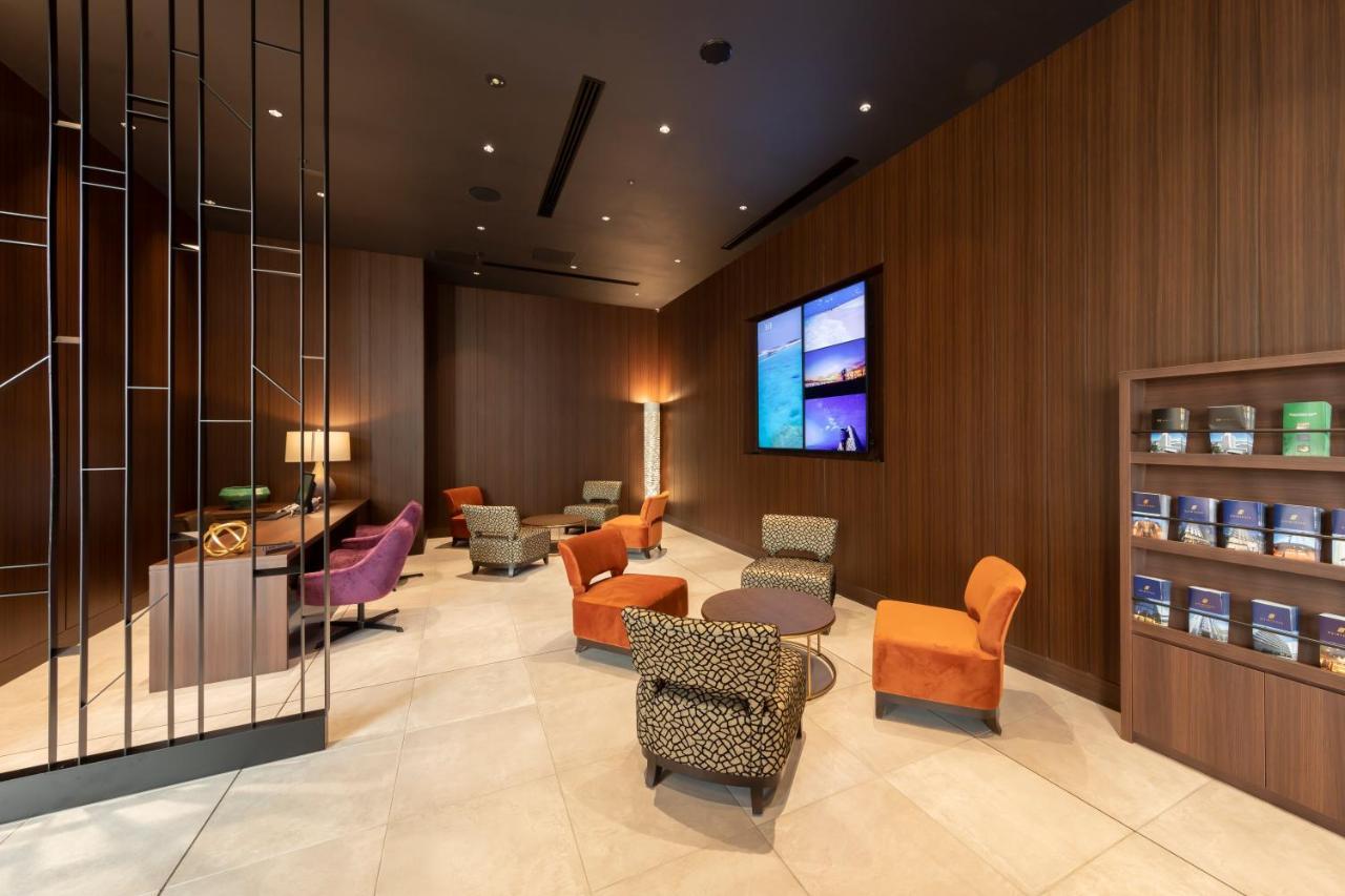 Hewitt Resort Naha Buitenkant foto The lounge at London Heathrow Airport