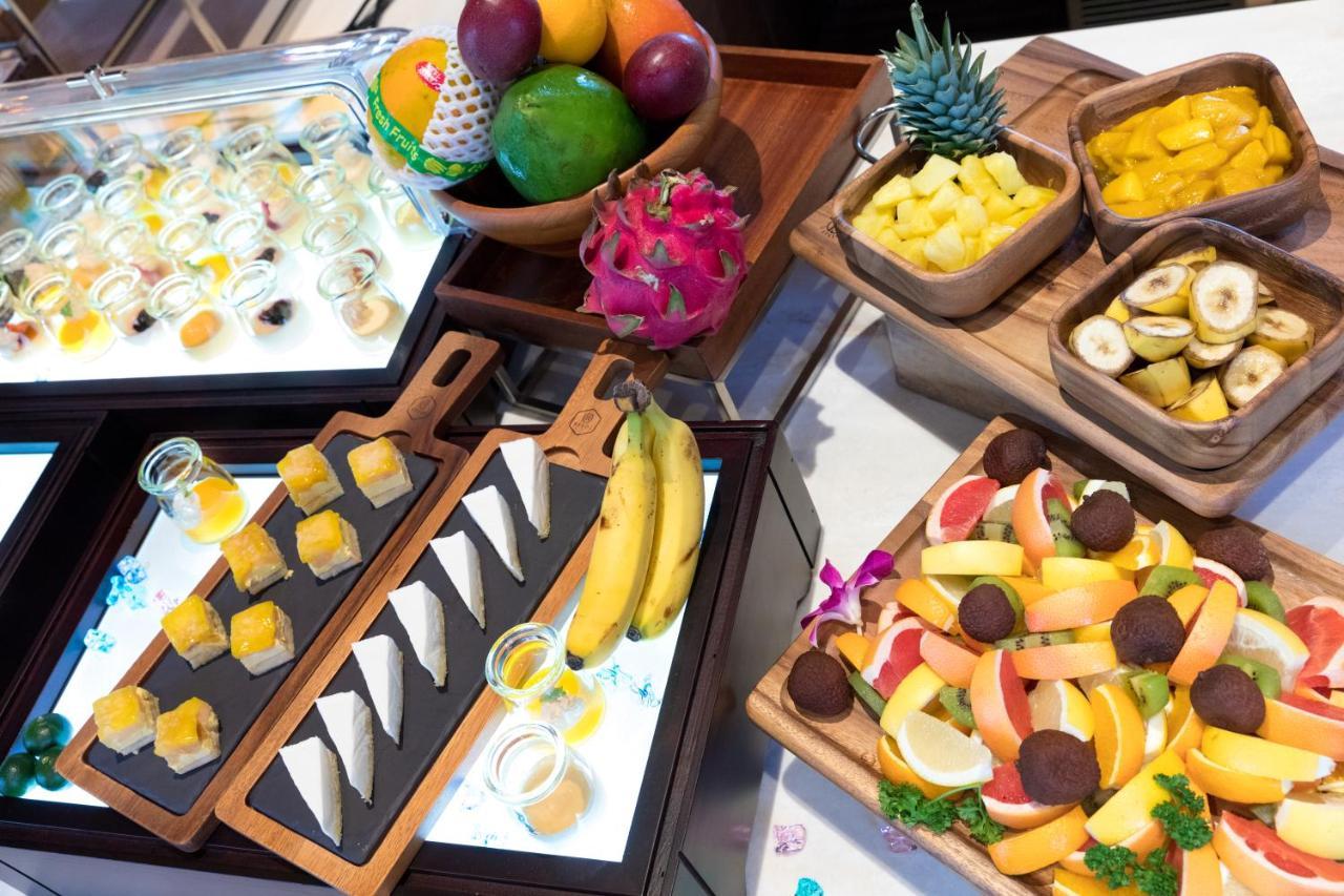 Hewitt Resort Naha Buitenkant foto Fruit salad