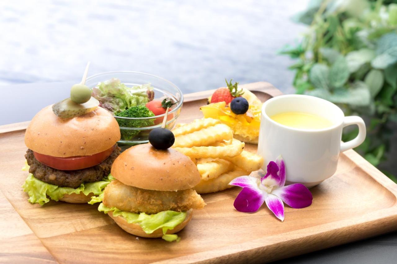 Hewitt Resort Naha Buitenkant foto Afternoon tea at the Royal Garden Grove