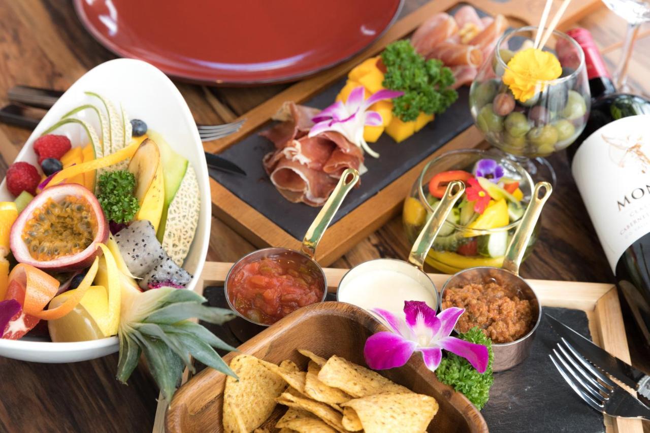 Hewitt Resort Naha Buitenkant foto A selection of tapas