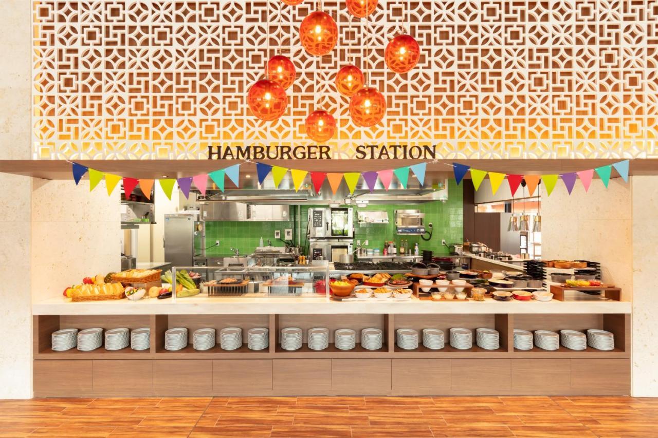 Hewitt Resort Naha Buitenkant foto The Burger Station