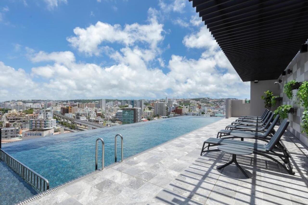 Hewitt Resort Naha Buitenkant foto Rooftop pool at the hotel