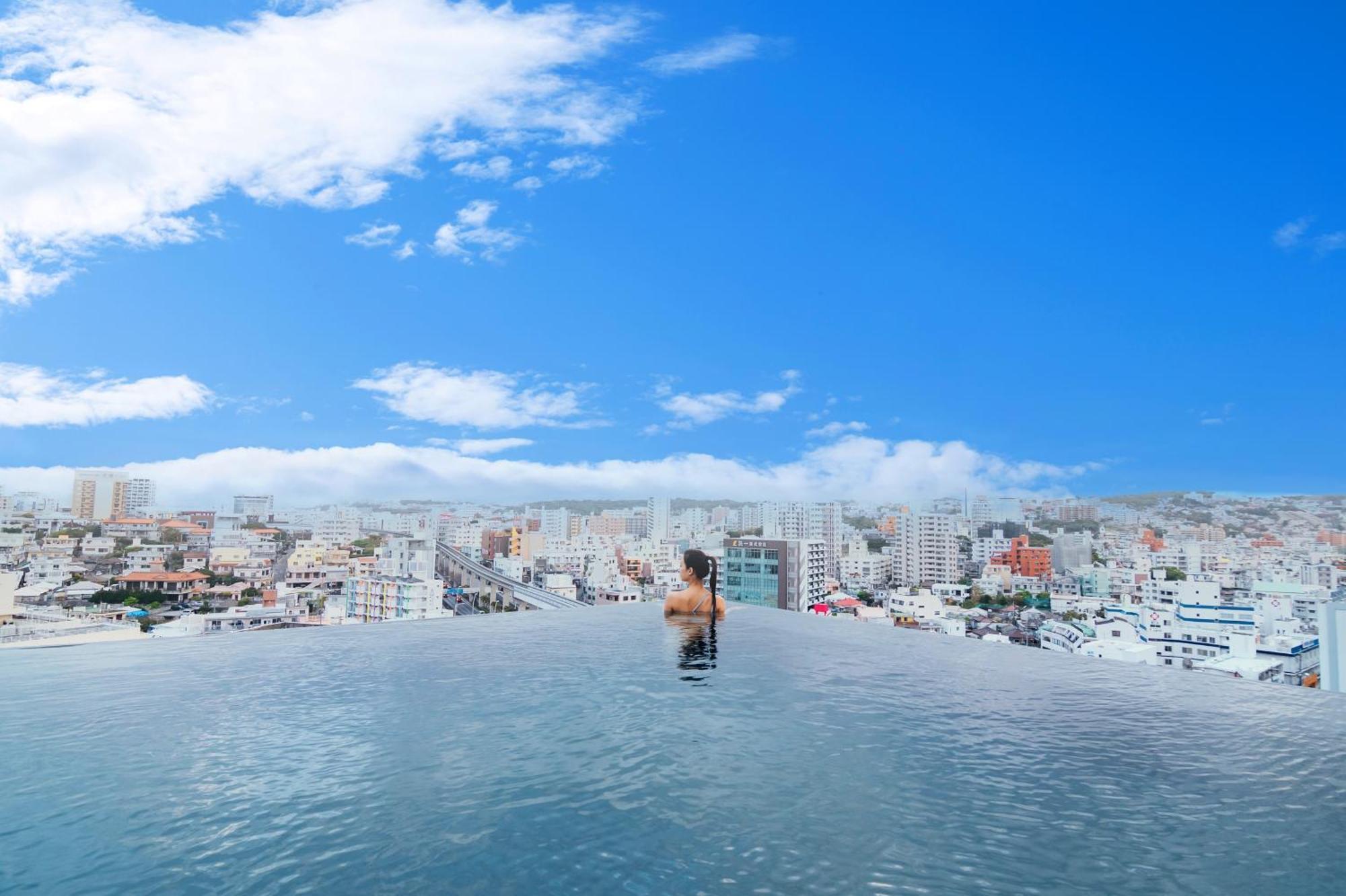 Hewitt Resort Naha Buitenkant foto La Paz skyline